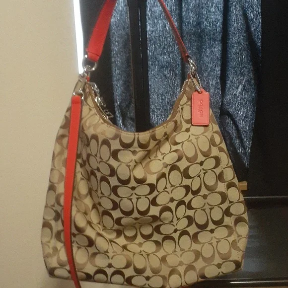 GUC Coach Hobo - Picture 2 of 7